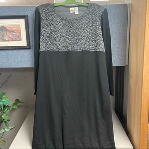 Maternity long dress with long sleeves